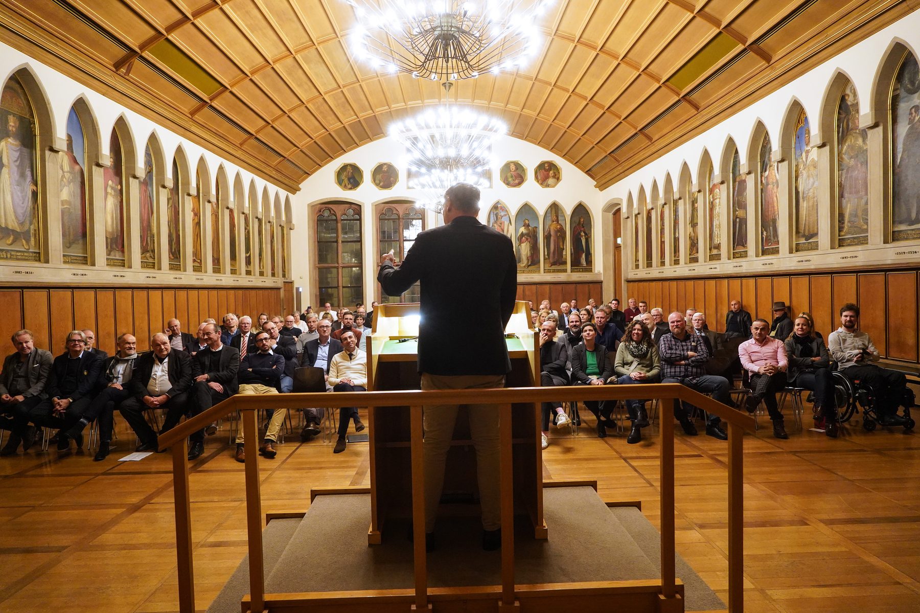 Preisübergabe im Kaisersaal des Frankfurter Römers: 1. Vorsitzender Bertold Alleweldt spricht vor geladenen Gästen